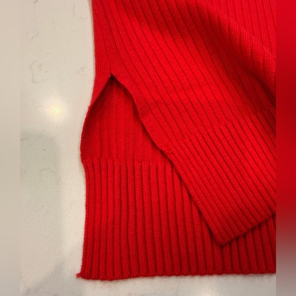 Red V-Neck Ribbed Sweater Vest - Picture 2 of 6